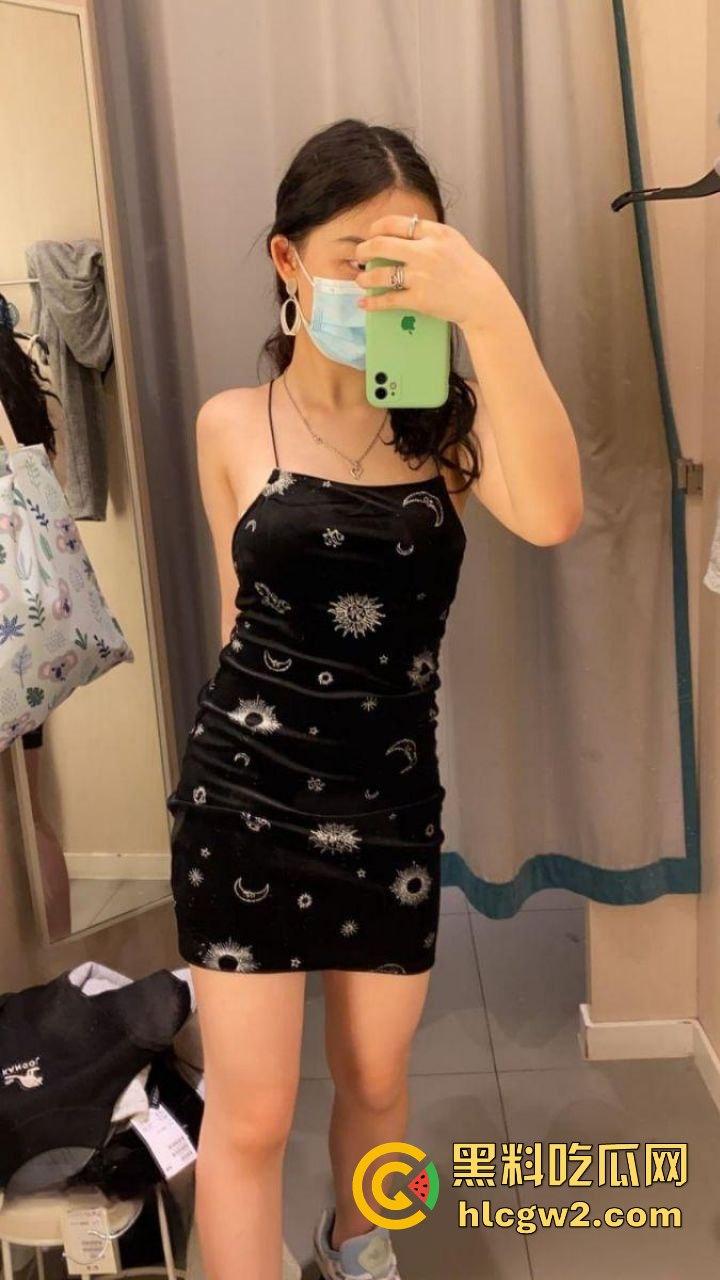 香港巨乳学霸『孟雪梨』奶子大到让人上火!双大奶能让课堂全校性骚动,教授都想钻进她奶里拱一拱!-12