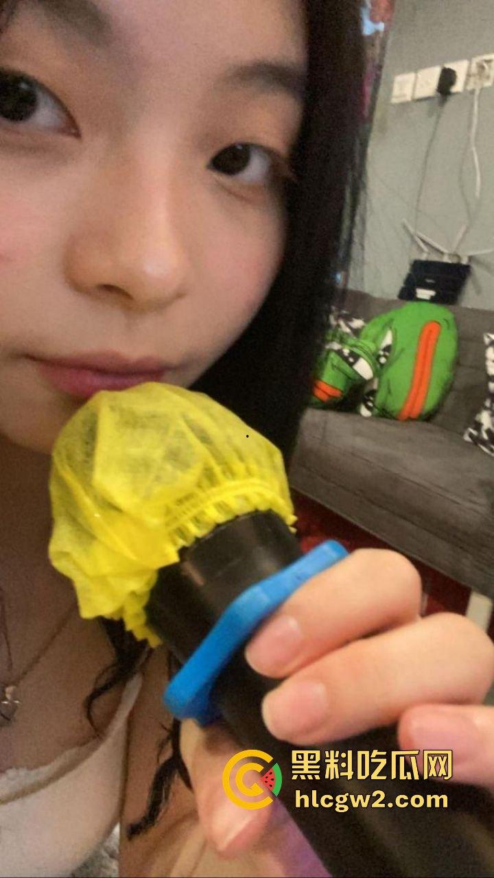 香港巨乳学霸『孟雪梨』奶子大到让人上火!双大奶能让课堂全校性骚动,教授都想钻进她奶里拱一拱!-19