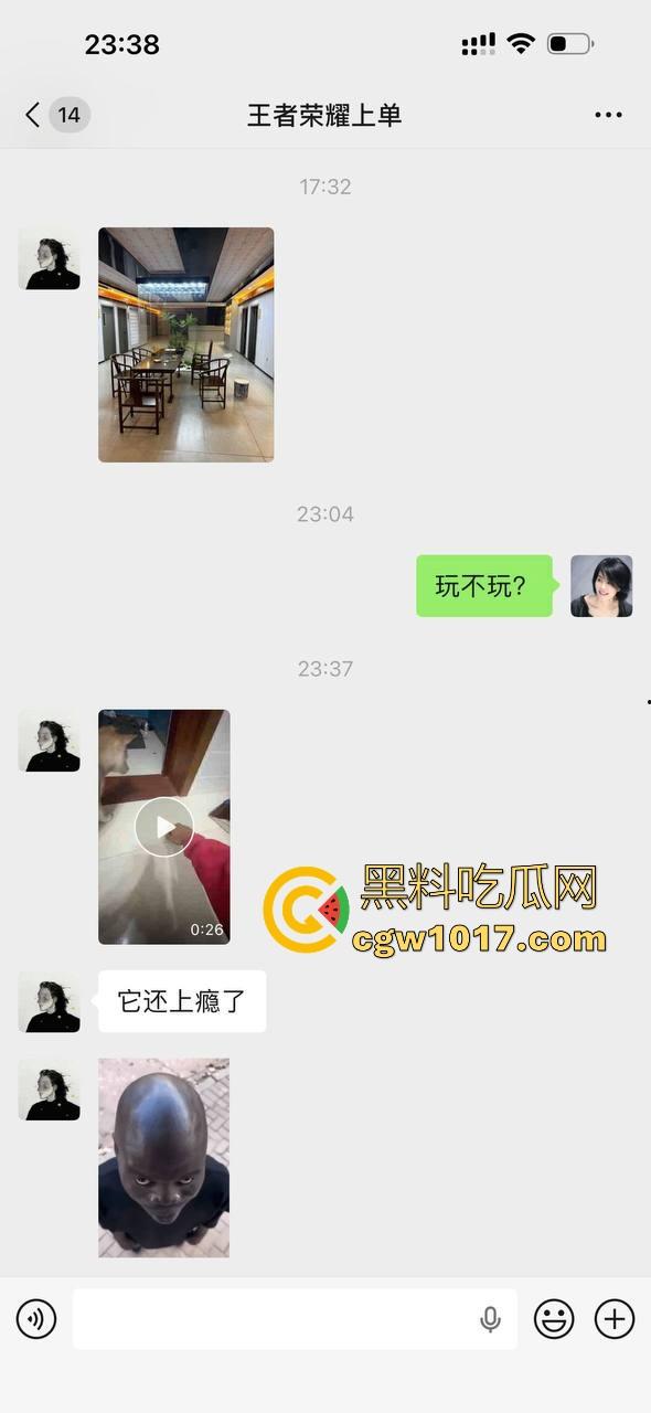 现在的人都这么阴到没边了吗？普通的帮男友打飞机不够刺激，现在流行帮狗打飞机了是吧，每天打几次狗也顶不住！-1