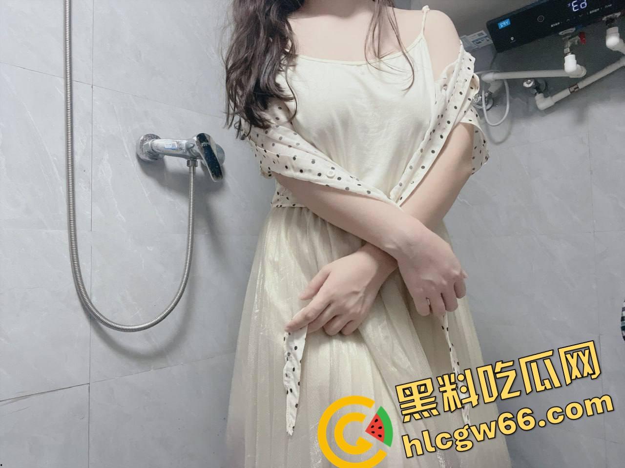 长沙肉感骚货【婉婉】身穿情趣衣撅逼给金主摆拍,假屌爆插嫩穴插到松弛,呻吟骚到让人原地射!-7