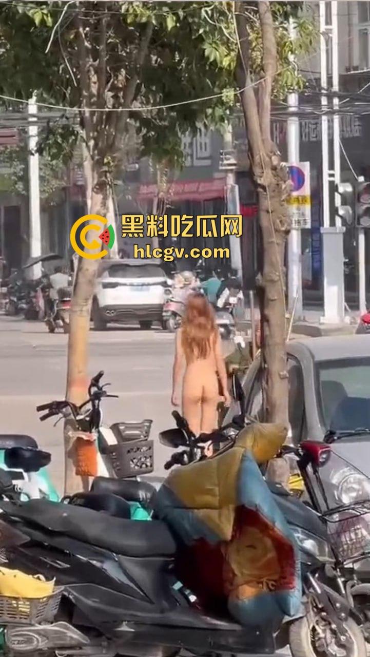 郑州惊现裸女出街,疑似LOL比赛BLG输给T1后赌气裸奔!肥臀当街晃眼,女子抖音『 Jing婧 』目前已销号!-7