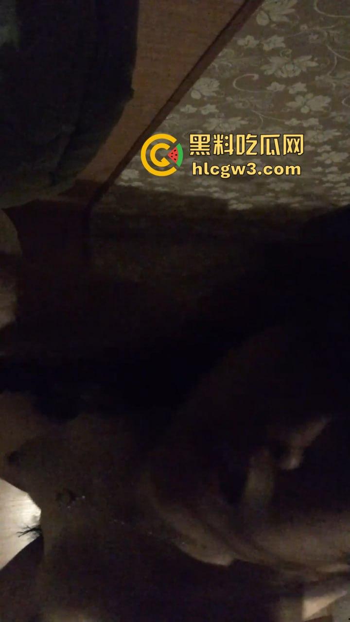 清晨大奶少妇口交式叫醒服务 堪比莞式服务 男人的浓精才是她的晨间营养餐 清晨第一发让阳光和浓精齐飞!-4