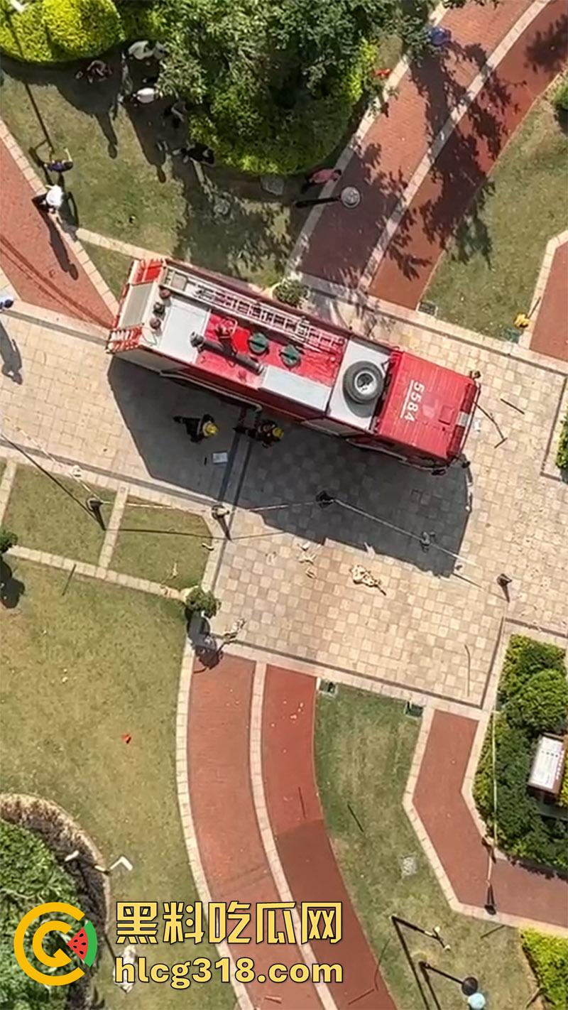 炸裂年轻夫妻吵架,小仙女直接点燃天然气,房屋爆炸大火肆虐,人直接从家里飞出去了!-6