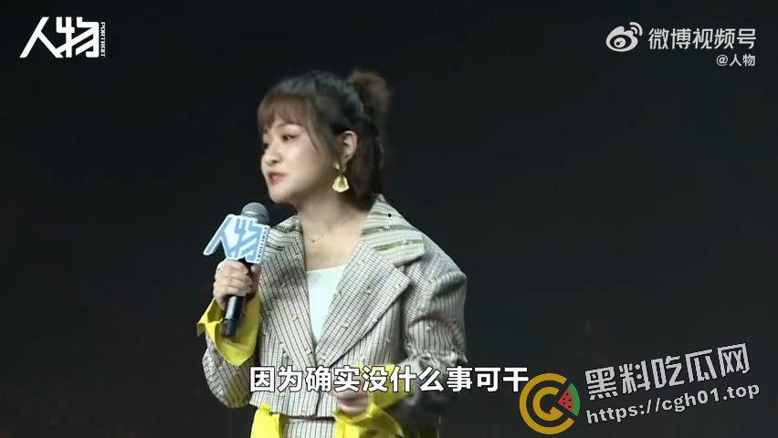 小仙女又高潮了！网红博主【思文】演讲发表逆天言论 男人洗不干净袜子 女性独立不需要经济 女拳新高度-6