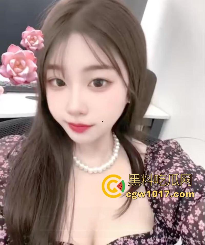 女生的聊天记录一直都是这么黄这么炸裂的吗?小仙女上班逼痒直接与老公车震,姐妹们骚话连篇,骚气冲天的群聊实录!-17