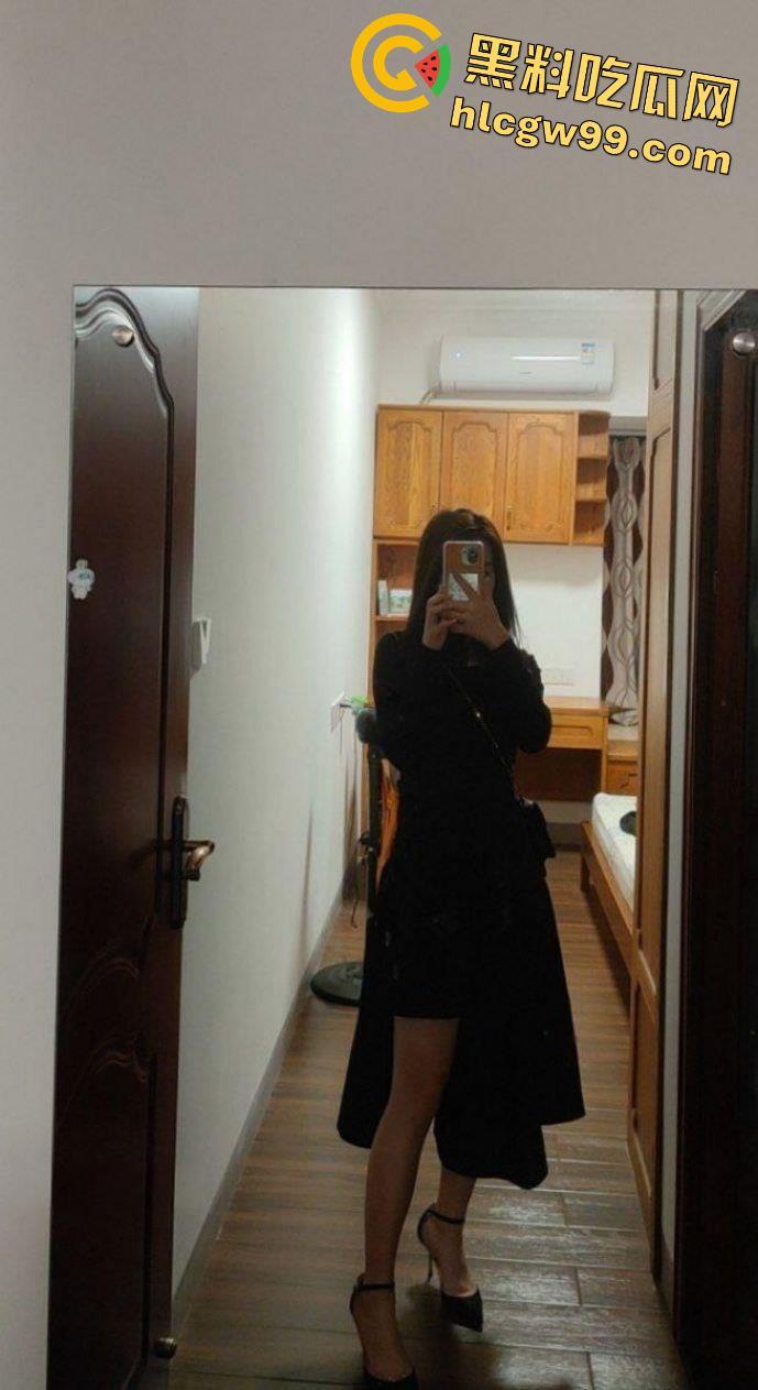 重庆OL反差露脸女职员【张秋月】被主人各种调教视图泄密，婚纱捆绑口塞踩头当狗玩-2