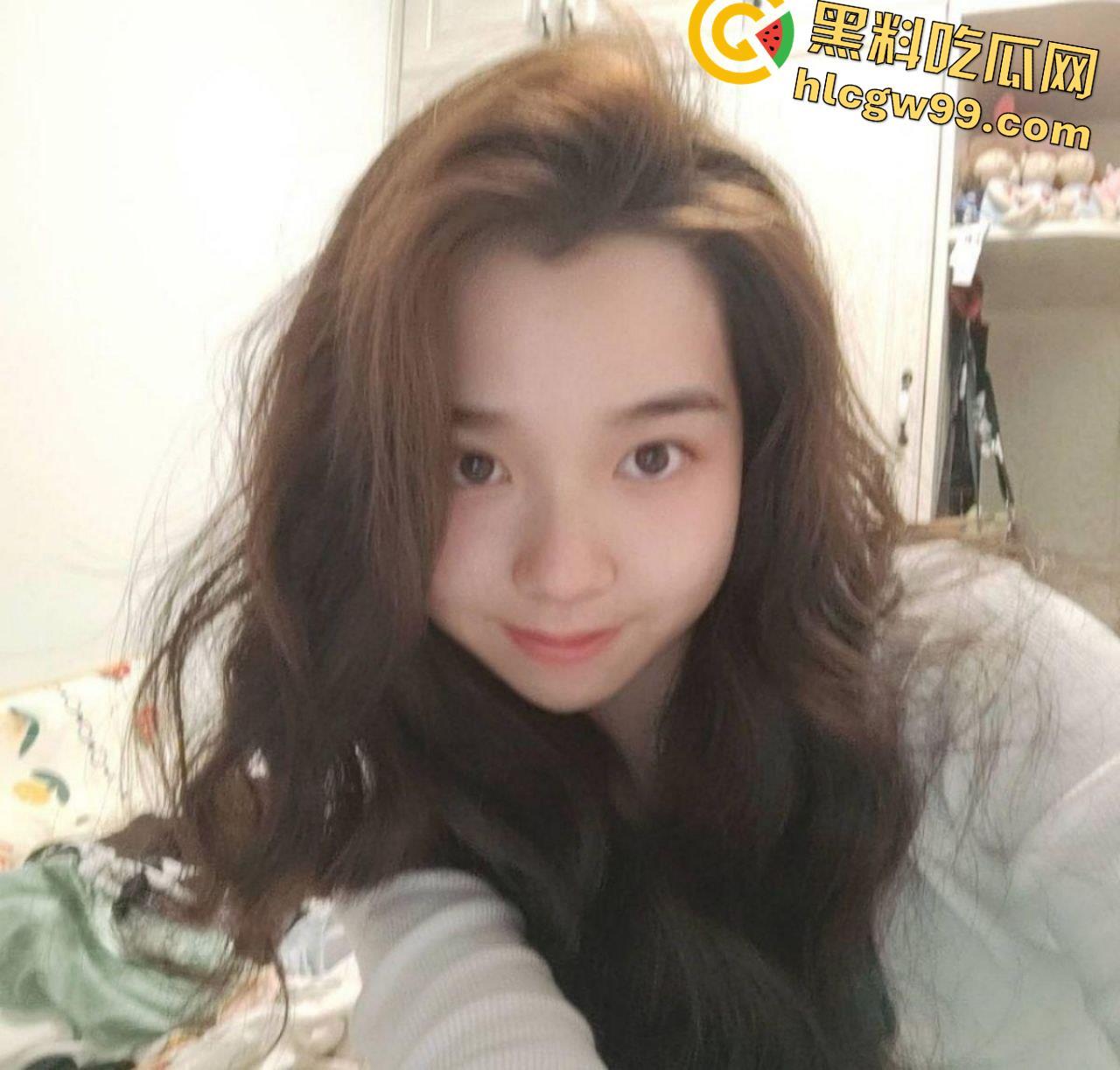 重庆OL反差露脸女职员【张秋月】被主人各种调教视图泄密，婚纱捆绑口塞踩头当狗玩-3