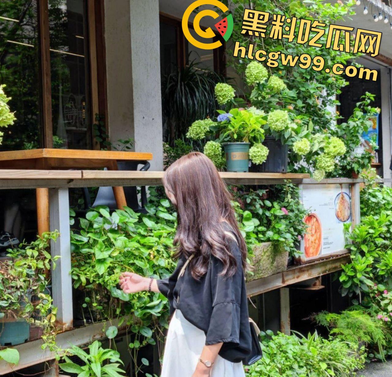 重庆OL反差露脸女职员【张秋月】被主人各种调教视图泄密，婚纱捆绑口塞踩头当狗玩-4