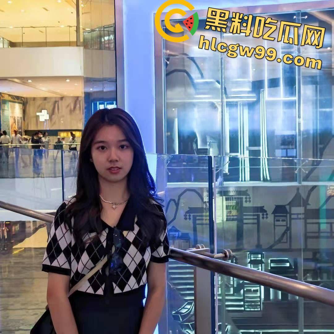 重庆OL反差露脸女职员【张秋月】被主人各种调教视图泄密，婚纱捆绑口塞踩头当狗玩-6