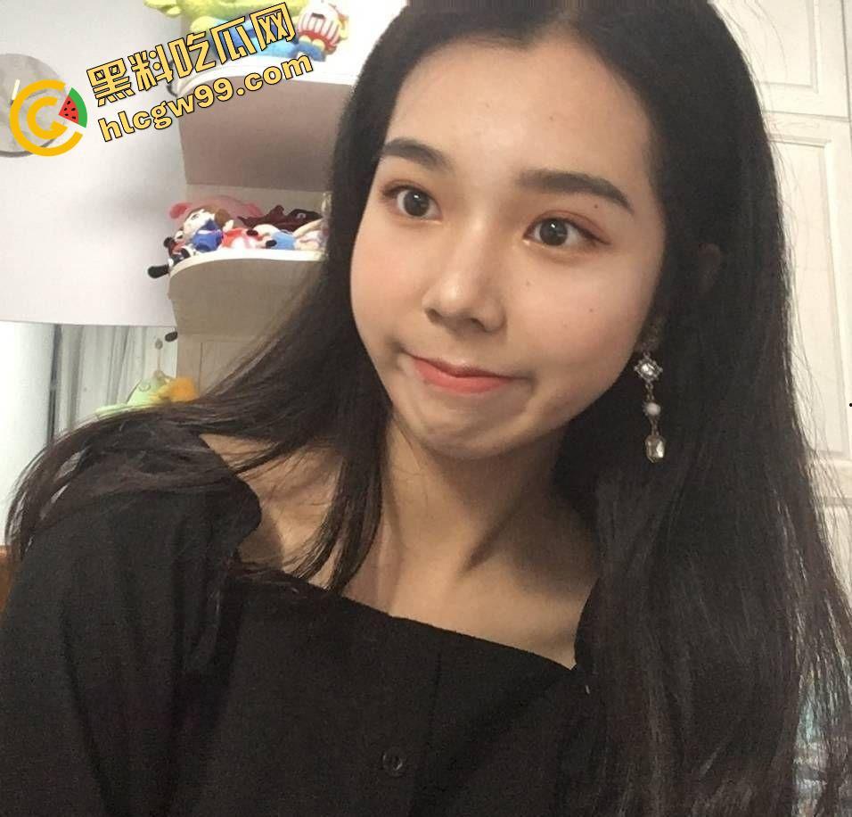 重庆OL反差露脸女职员【张秋月】被主人各种调教视图泄密，婚纱捆绑口塞踩头当狗玩-7