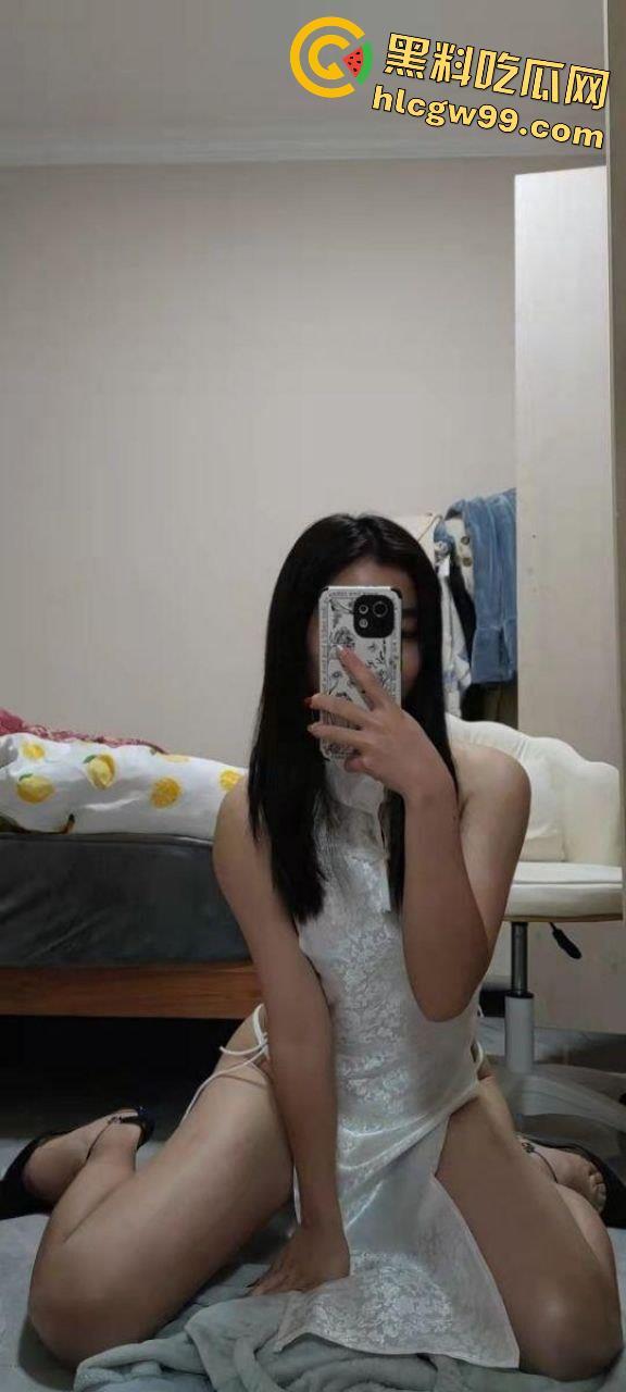 重庆OL反差露脸女职员【张秋月】被主人各种调教视图泄密，婚纱捆绑口塞踩头当狗玩-27