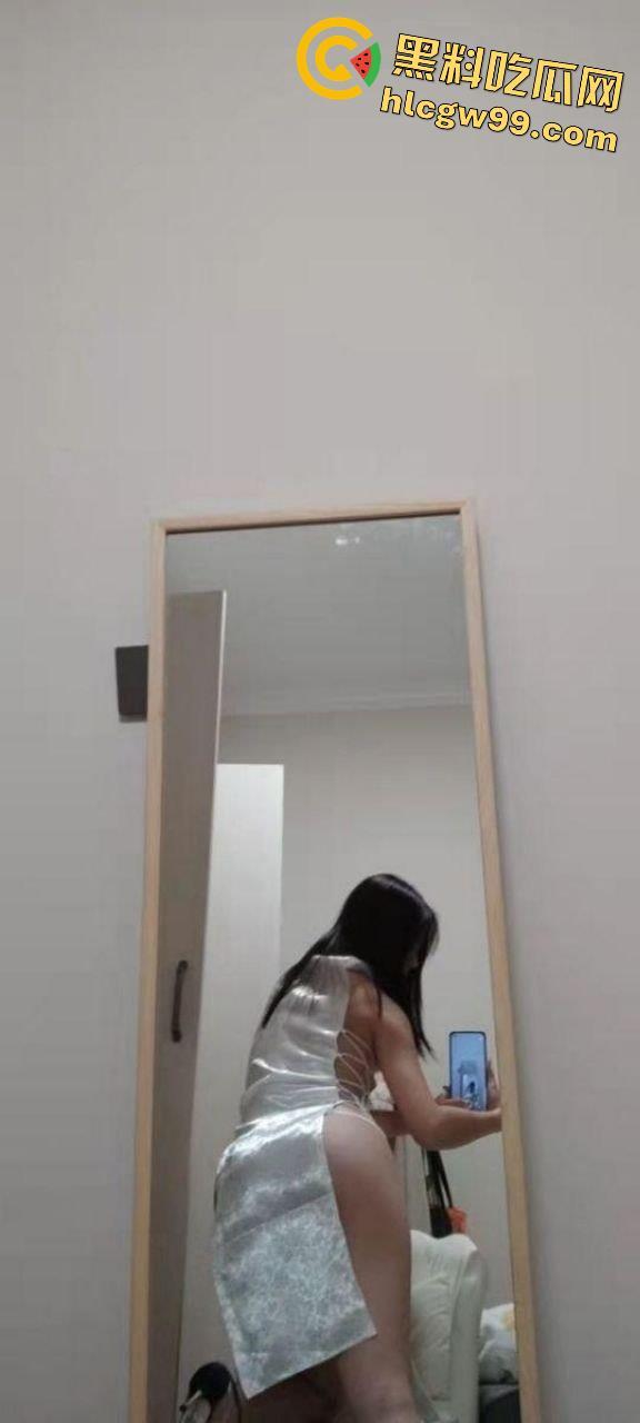 重庆OL反差露脸女职员【张秋月】被主人各种调教视图泄密，婚纱捆绑口塞踩头当狗玩-36