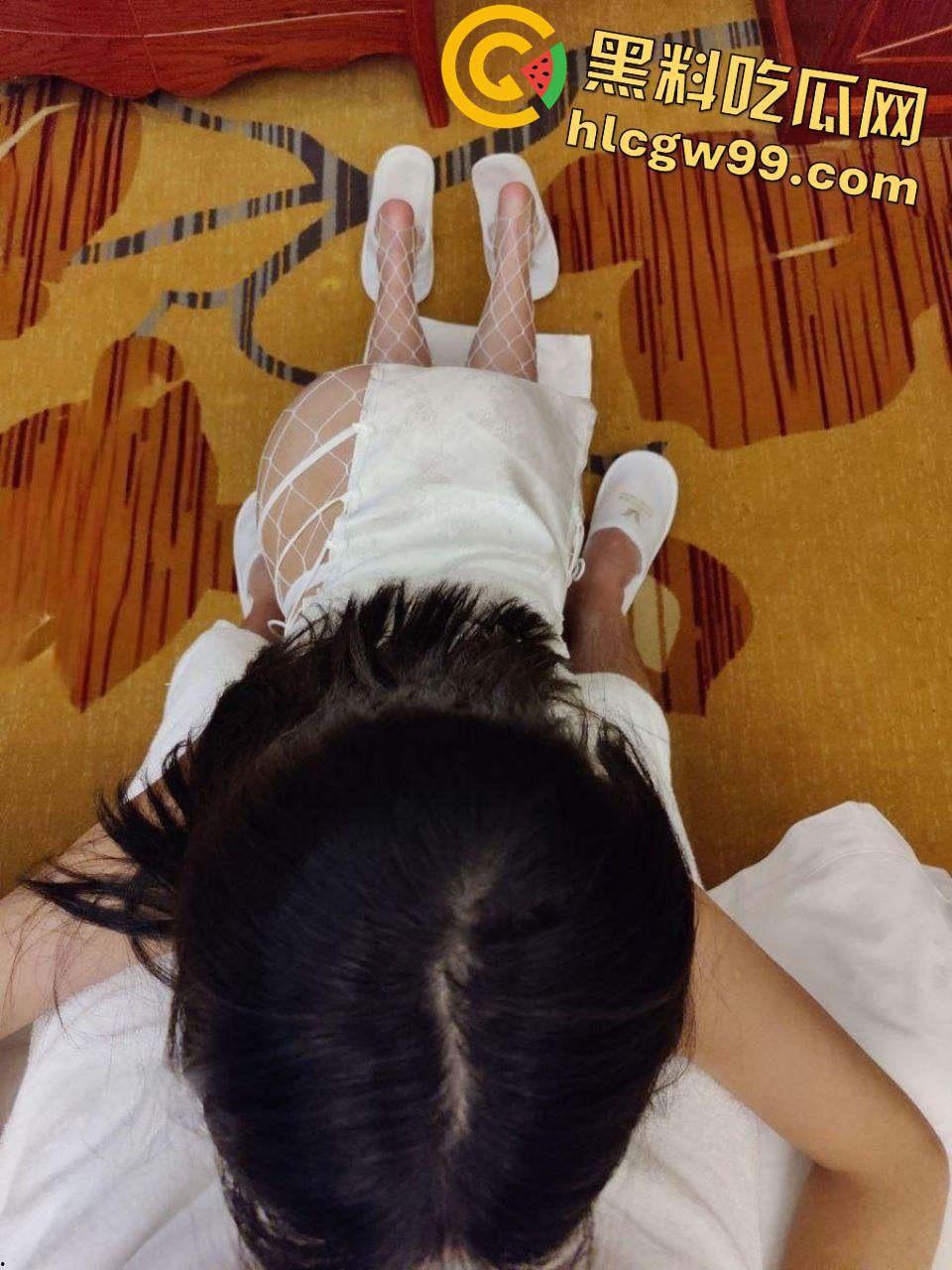 重庆OL反差露脸女职员【张秋月】被主人各种调教视图泄密，婚纱捆绑口塞踩头当狗玩-51