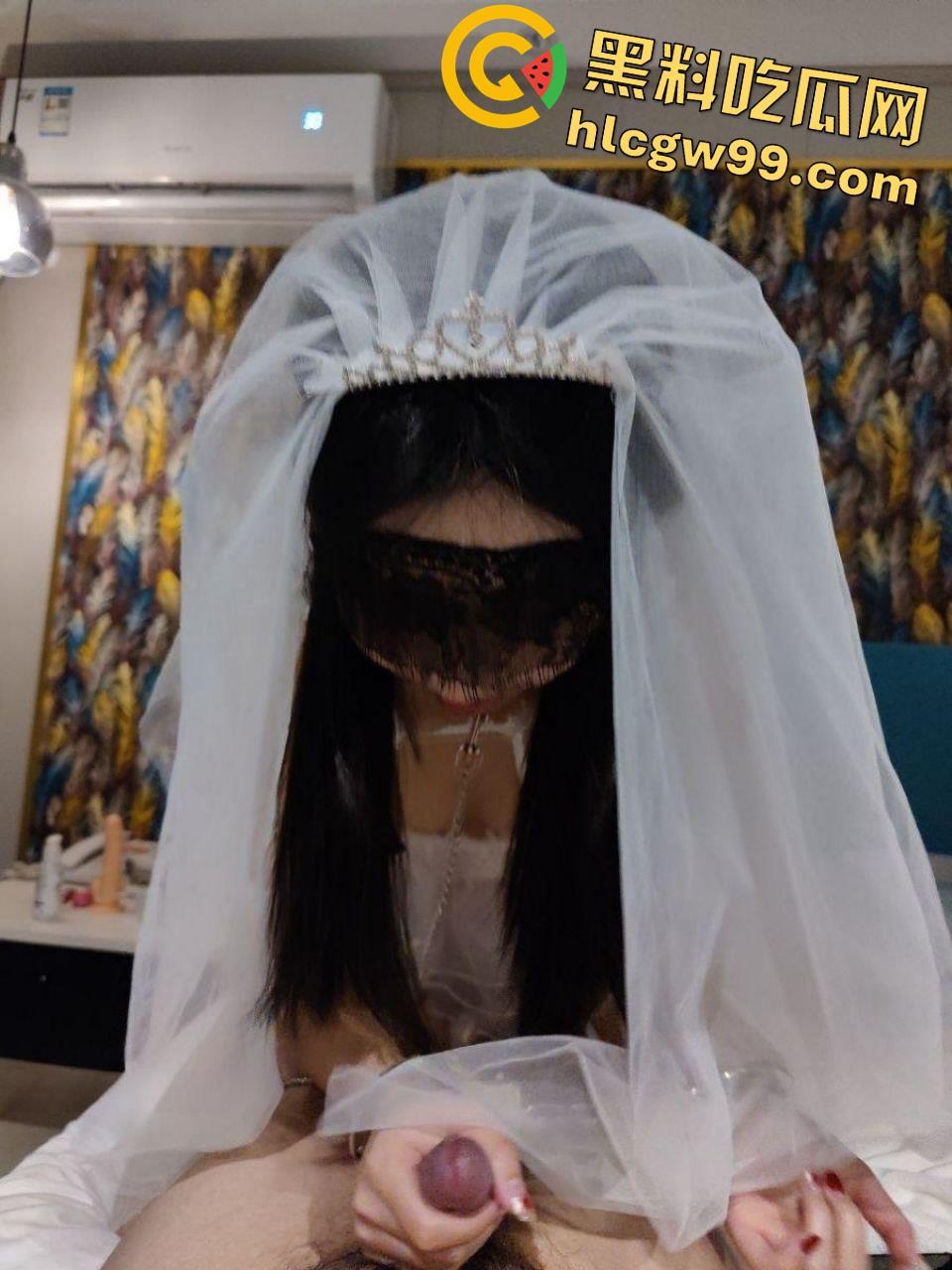 重庆OL反差露脸女职员【张秋月】被主人各种调教视图泄密，婚纱捆绑口塞踩头当狗玩-55