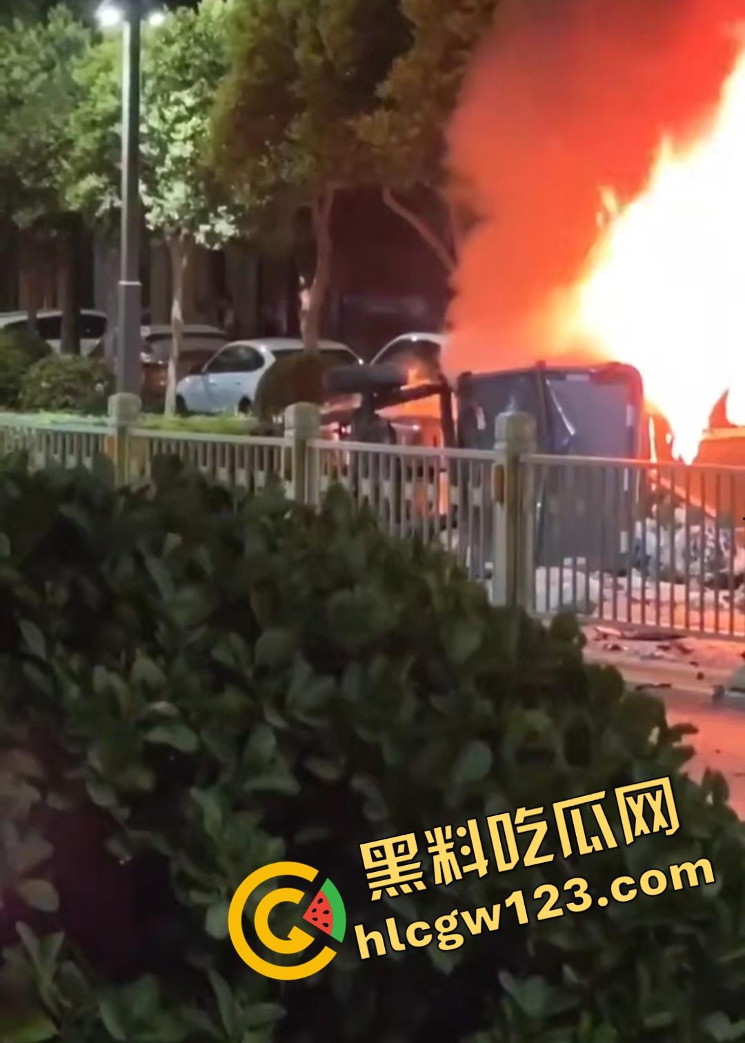 山西运城大哥刚嫖完娼就车祸?大哥刚灌完洗浴妹子出门,立马醉驾奥迪A6猛撞垃圾车!-6