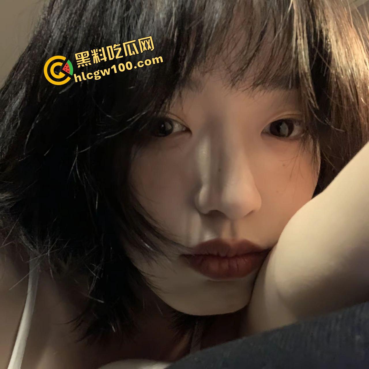 海南文昌反差骚鸡人妻【蒋怡琳】与猛男房间各种姿势,爆操白虎无毛骚逼,独家曝光流出!-1