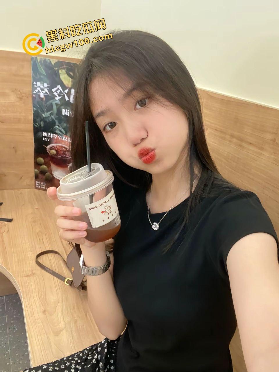 海南文昌反差骚鸡人妻【蒋怡琳】与猛男房间各种姿势,爆操白虎无毛骚逼,独家曝光流出!-2