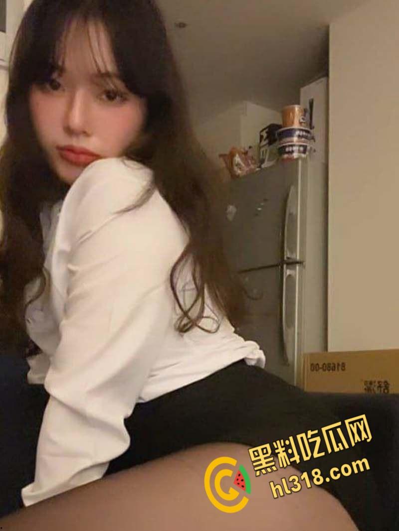 舞蹈生不会让你失望,舞蹈系最美女神被穷小子拿下,主动跪舔毒龙大屌,口爆的技术堪比技师!-1