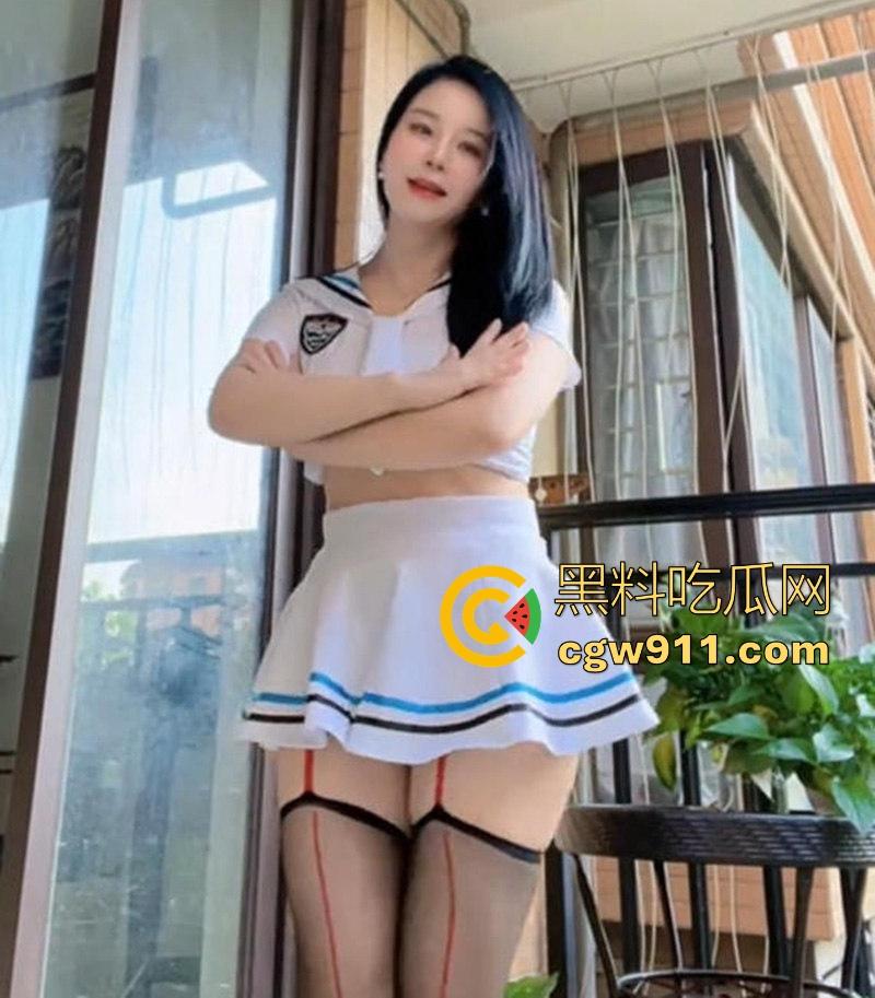 抖音网红【路遥】御姐气质清冷高傲,私下却化身节奏骚舞女王,三点全露自慰抠逼抖胸裸舞,淫骚动作火辣诱惑!-5