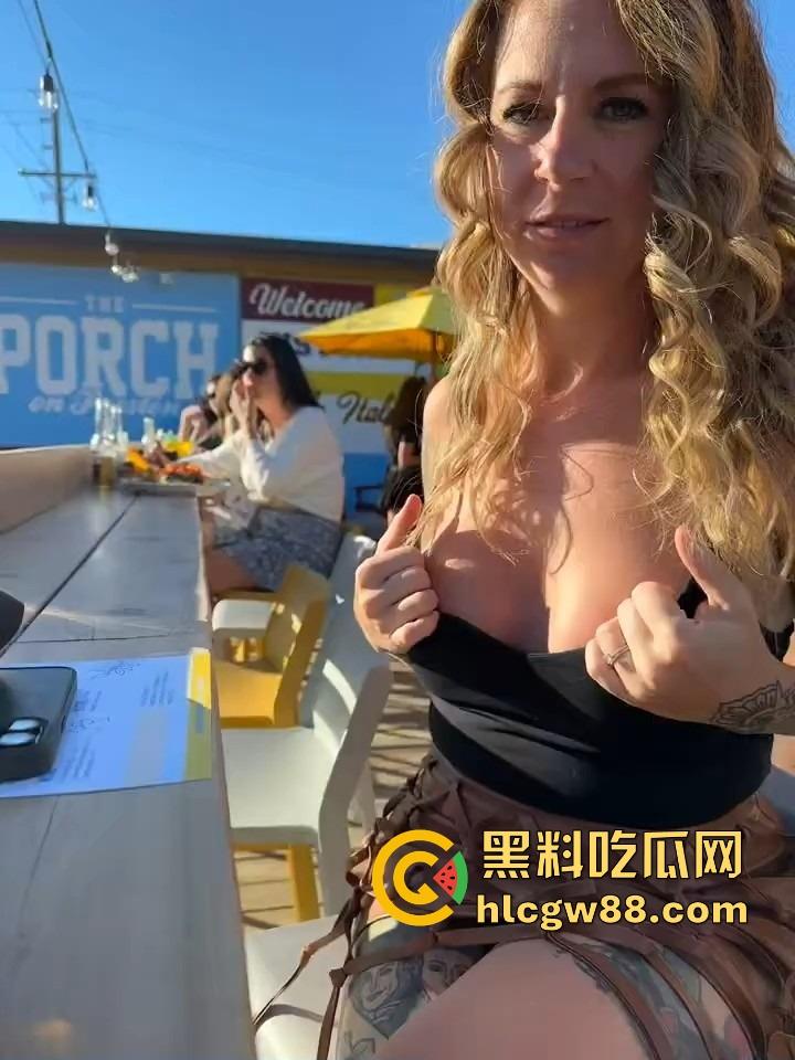 欧洲大奶洋马拒绝束缚,穿内衣?那是对奶子的压迫!真空上街,让饱满双峰自由呼吸新鲜空气!-7