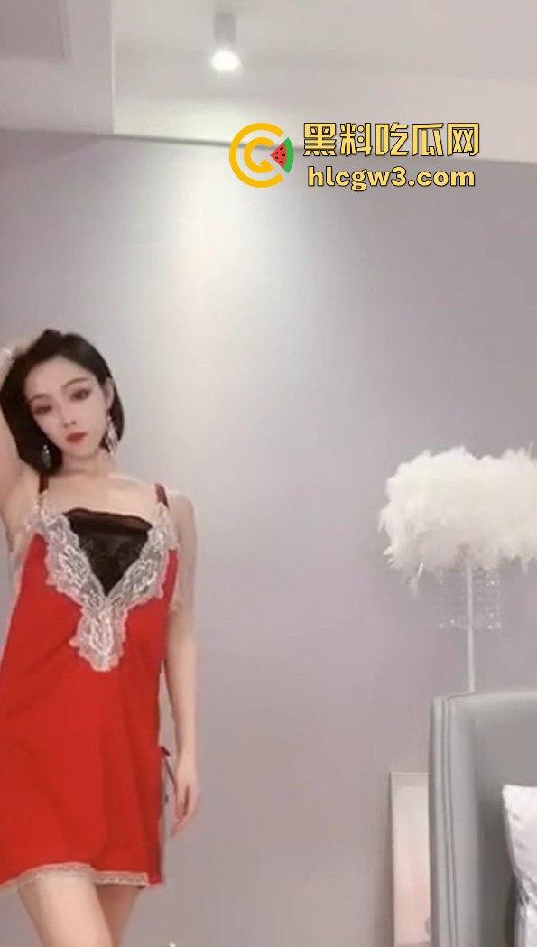 快手127W粉丝高冷御姐【饭饭Ding】私人订制视频流出!擦边不露点,骚归骚但格局太小了!-5