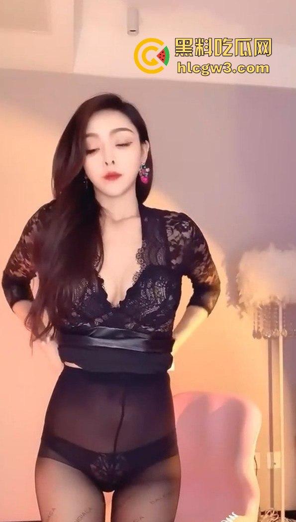 快手127W粉丝高冷御姐【饭饭Ding】私人订制视频流出!擦边不露点,骚归骚但格局太小了!-7