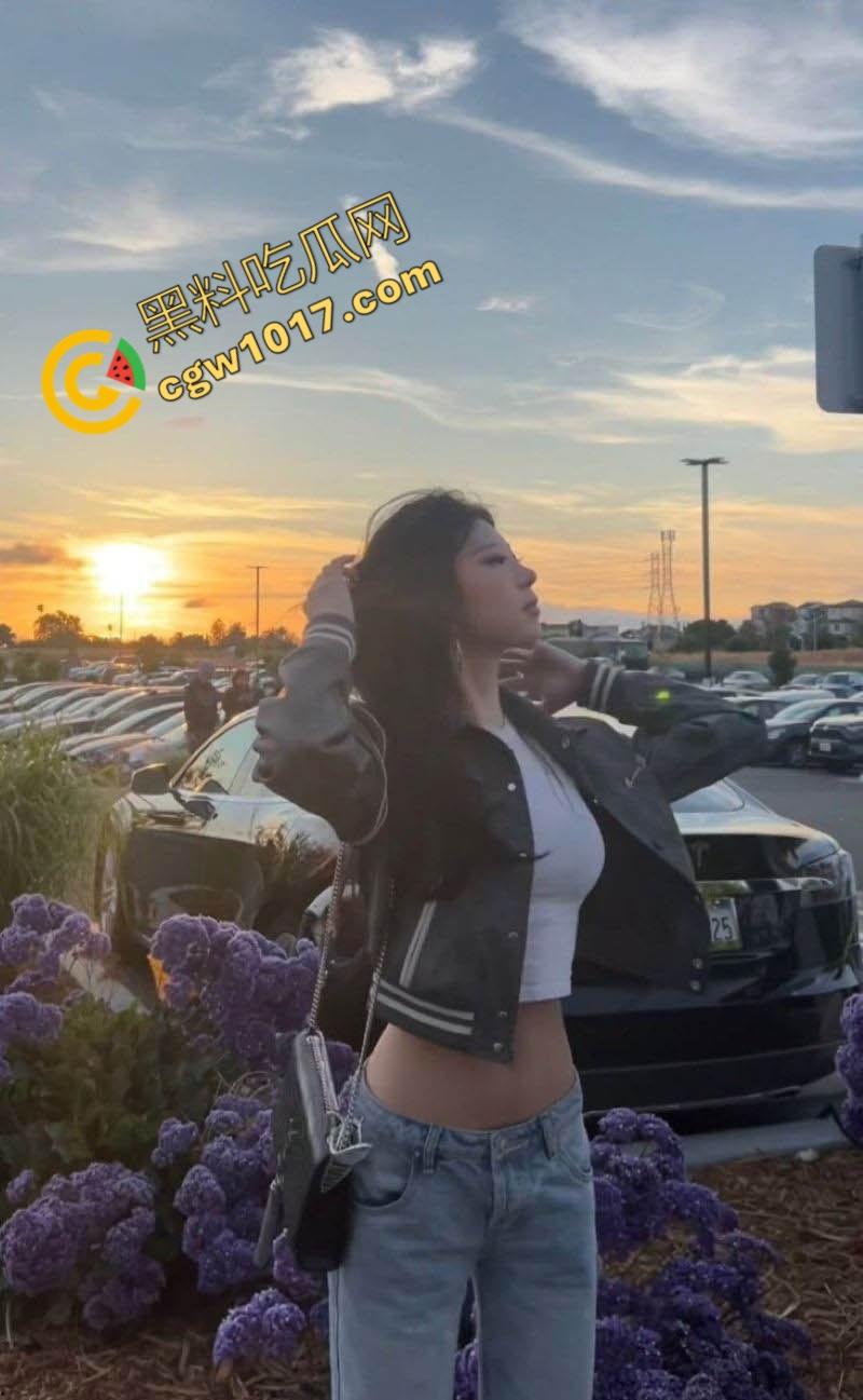 新加坡性感美女留学生被前男友泄露性爱视频爆红网络，极品身材被各种爆操 淫荡本质尽显无遗，火辣画面引发热议-1