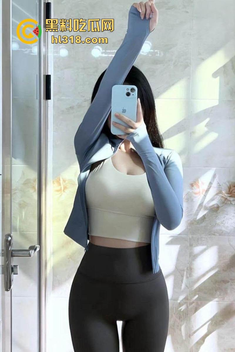 约操瑜伽裤翘臀表姐,微胖巨乳性感诱惑,对着肥臀狠狠爆操内射,这等极品身材配瑜伽裤堪称一绝!-3