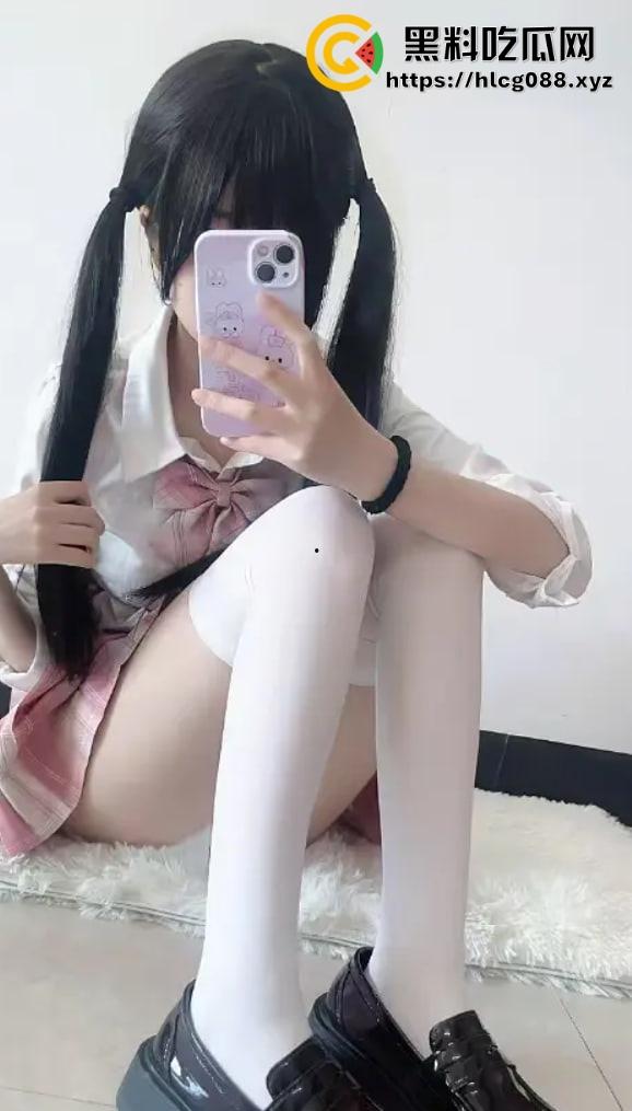 抖音30万粉纯情萝莉【小甜甜】福利视频泄密,嫩逼喷水惊呆舔狗,女菩萨还是骚母狗?-12