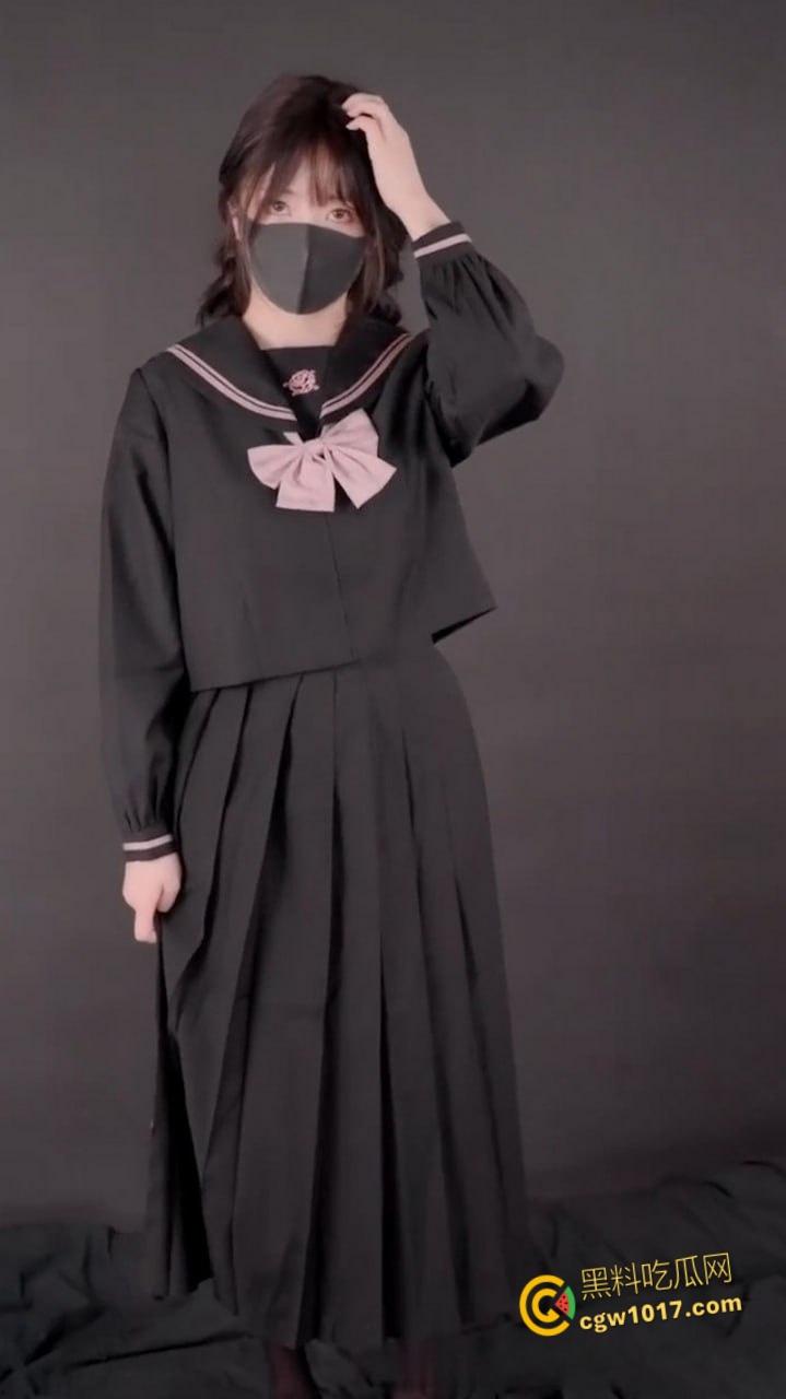 超人气网黄【玩偶姐姐】,黑丝真空JK装撩裙诱惑,白虎嫩穴手指揉搓阴蒂,馒头小穴逼水泛滥,骚浪模样反差至极!-1