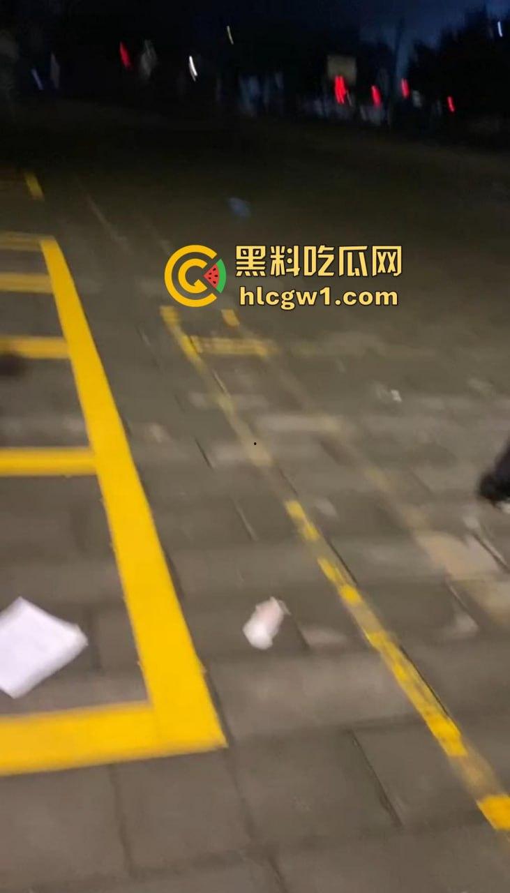 四川自贡富顺县斗殴闹出人命!精神小伙打架打崩,掏刀捅胸鲜血四溅,心肺复苏都白搭!-1