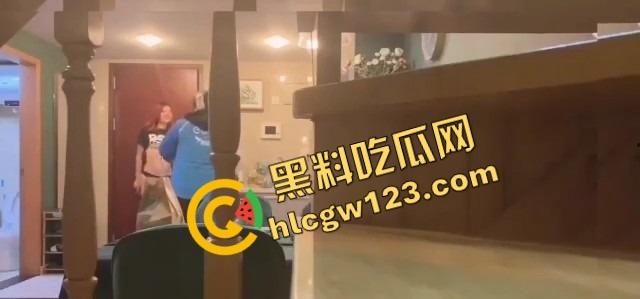 主人命令她勾引外卖小哥，她脱光了他却背过身，饿了么小哥怒斥我只是来送饭的，别搞这出！-3