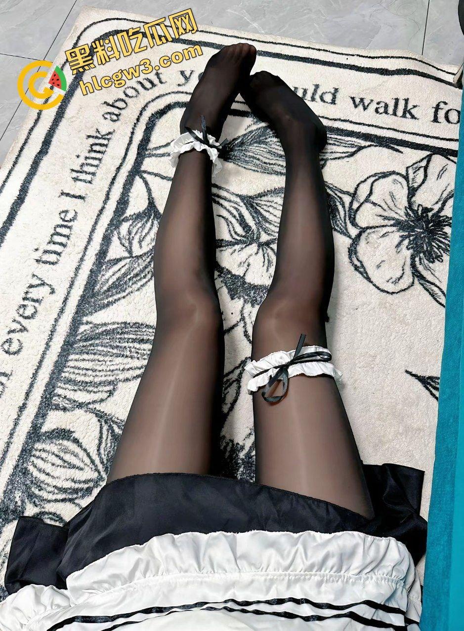 抖音御姐美腿玉足反差婊骚货『东京小鱼』线下穿JK舔鸡金主 后怼猛操贼带劲！原创独家曝光！-6