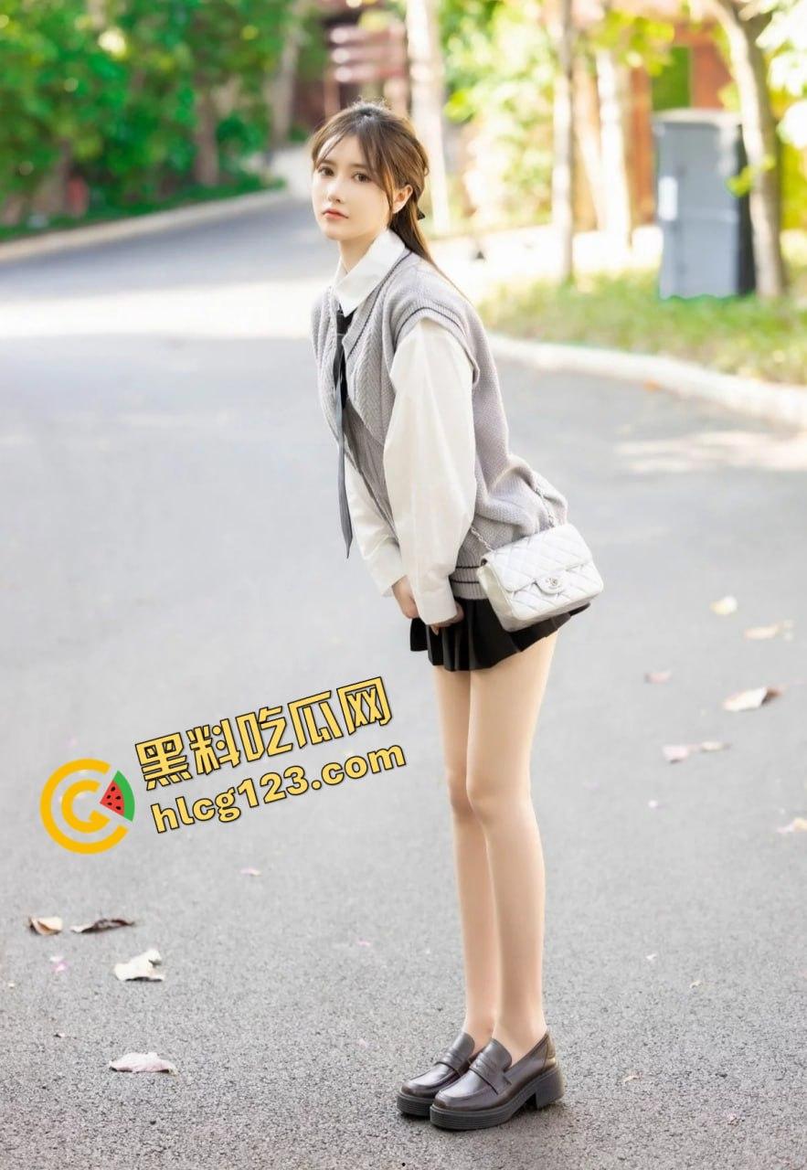 秀人网反差女神美桃酱大尺度私拍曝光!万元定制逼脸同框,扩肛道具玩出花样!-4