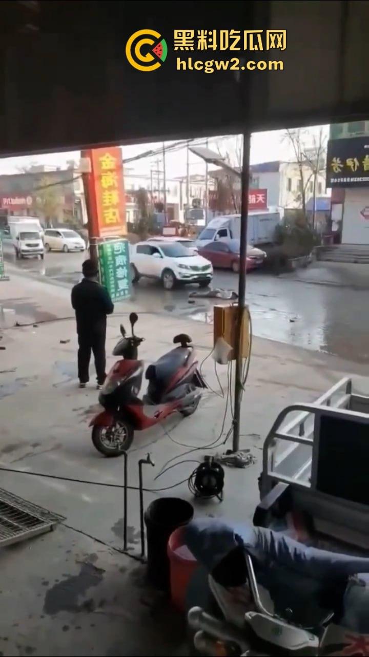 河北保定一女子因老公背叛情绪失控 开车将小三反复碾压致死 人都扁了-9