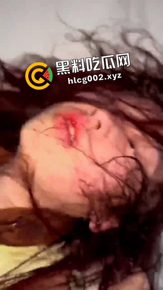 潮汕小太妹霸凌现场!打的高颜值靓妹梨花带雨 生无可恋 犹如被强奸了一样-4