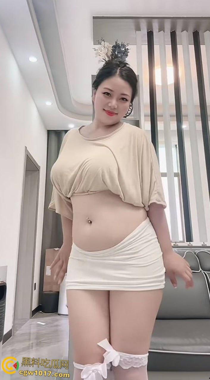 抖音百万网红【压寨夫人】,下海裸聊视频流出,微胖女神掰穴挑逗,假阳具狂插骚穴,淫荡本性暴露无遗 !-4