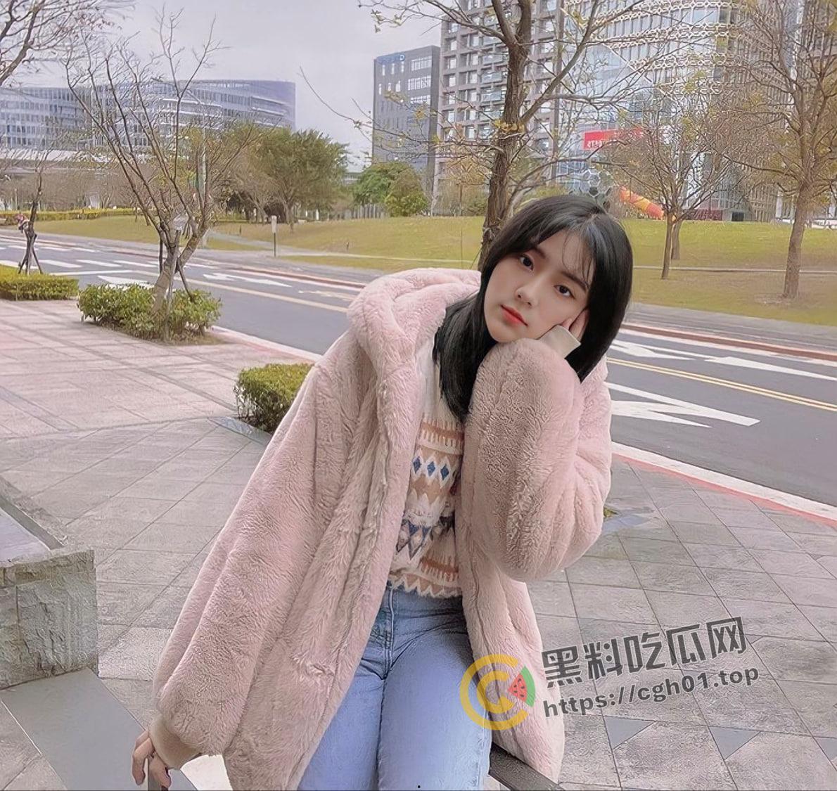 台湾台北大学生 教科书级别反差婊  御姐脸的人性飞机杯 自慰都能水多的溢出来-22