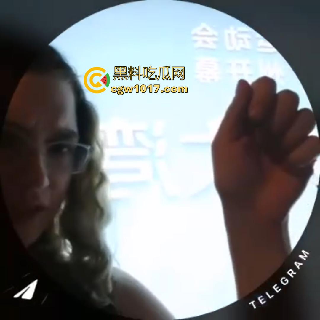 外表清纯的俄罗斯萝莉去了一趟广州就变成了黑人马桶!还拍视频教学怎么给黑人爸爸弹舌深喉!-3