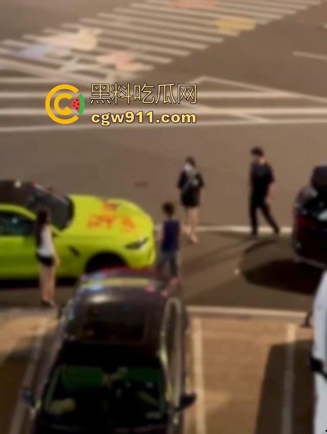 疑是宝马最新配色涂装?福清宝马渣男脚踏多船被发现,多名女友上门给其车改装,还别说这配色还行!-5