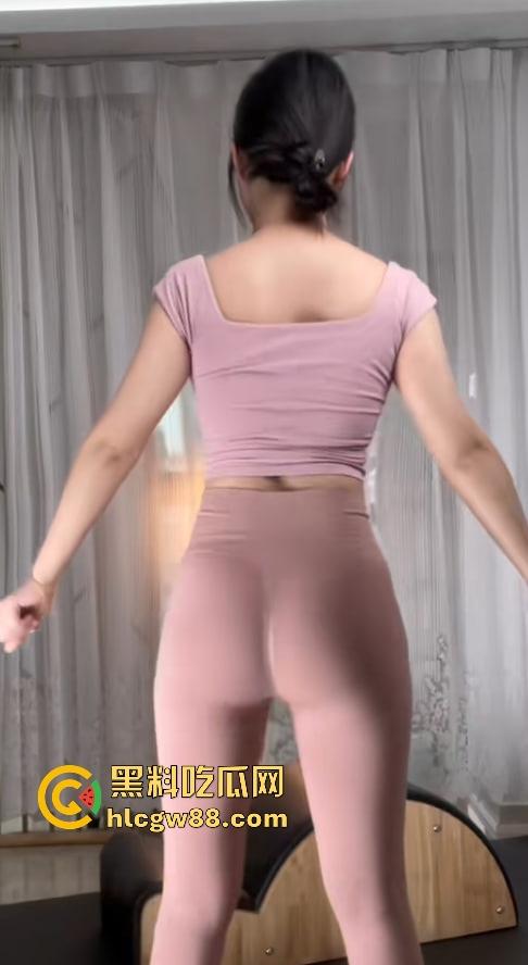 抖音御姐私教【小巧玲珑】688定制开撩,瑜伽嫩妹身段勾魂,汗水淫水流成河健身变操逼!-8