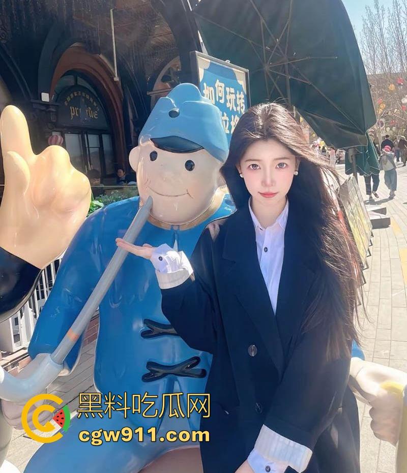 杭州酒吧极品小公主【姜丽君】夜店女王甜美脸蛋,被带走酒店玩弄,对镜口交疯狂后入,极其淫荡!-3