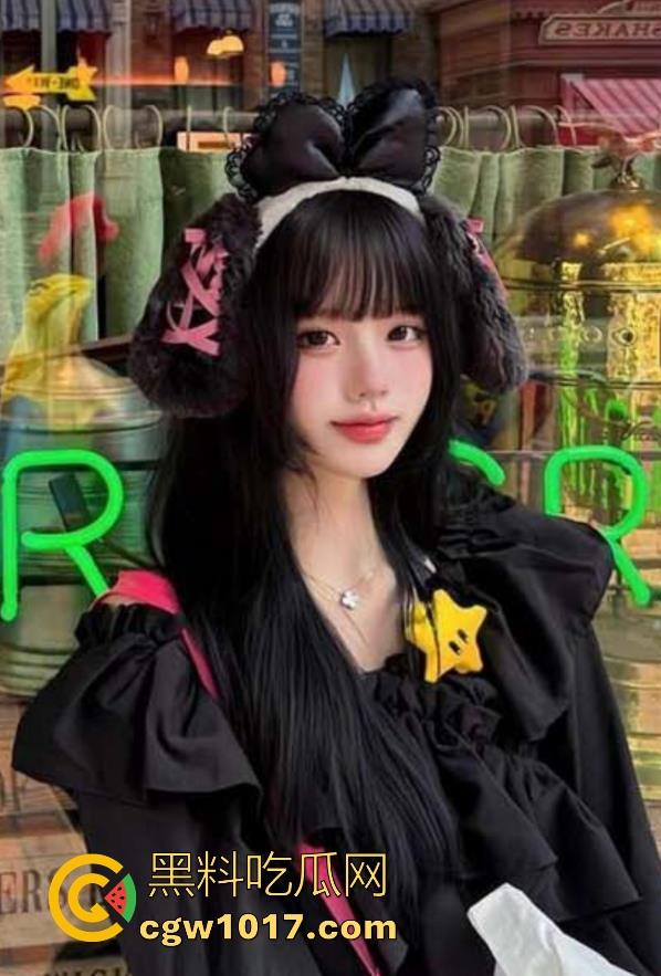 诱骗单纯女儿做爱,多姿势调教女儿嫩逼特写,扇耳光羞辱,我就知道她是个可以调教的抖M炮架!-1