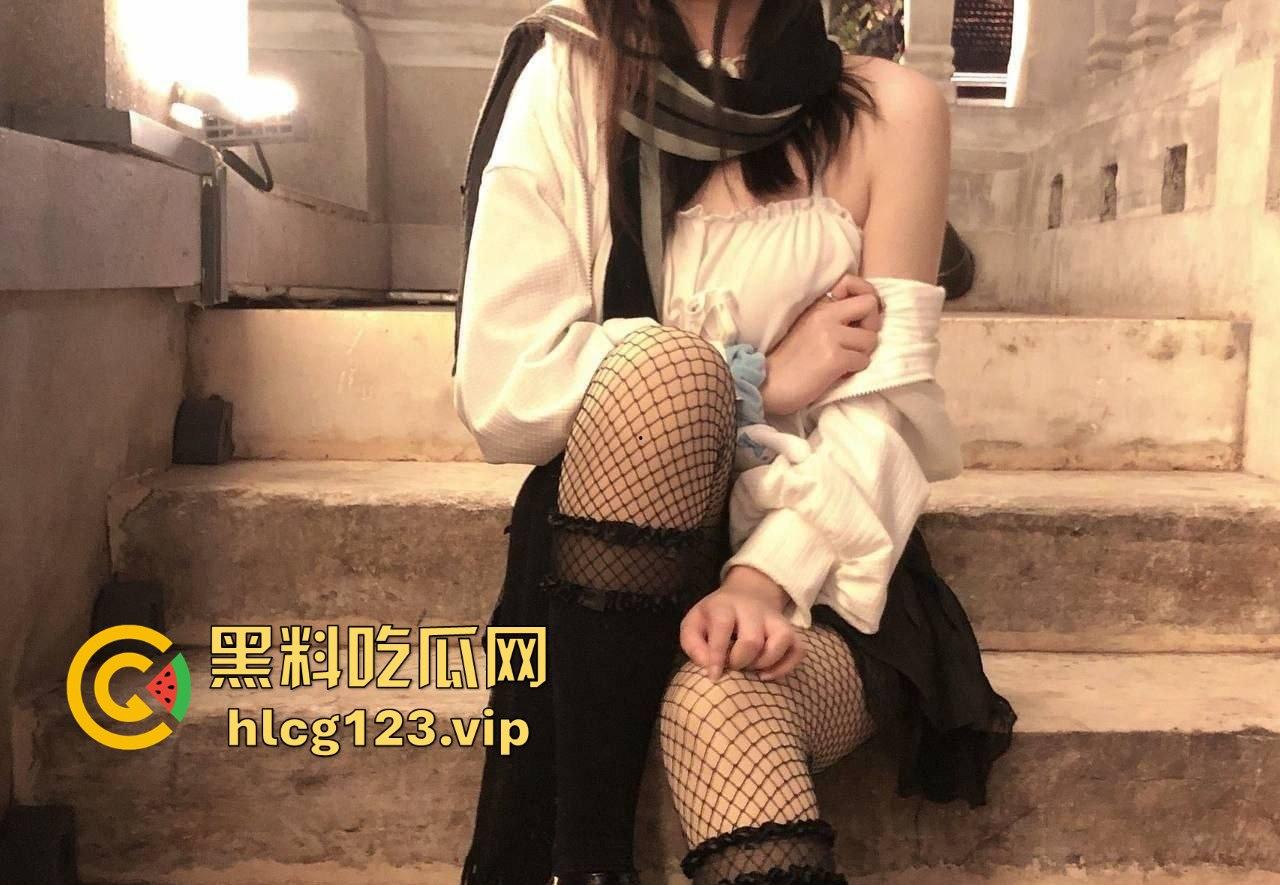 沧州大二美少女【欧拉丽】,黑丝腿袜加持,酒店激情啪啪被调教听话,逼水满满!-5