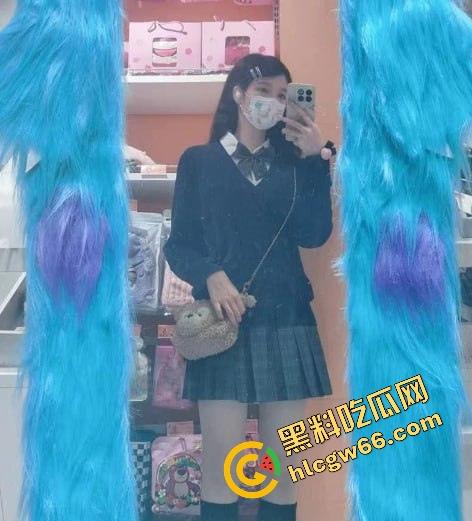 湛江遂溪高中艺术楼惊现野战现场,高三骚妹光腚骑在身上操,门缝偷拍啪啪实录传疯全校!-3