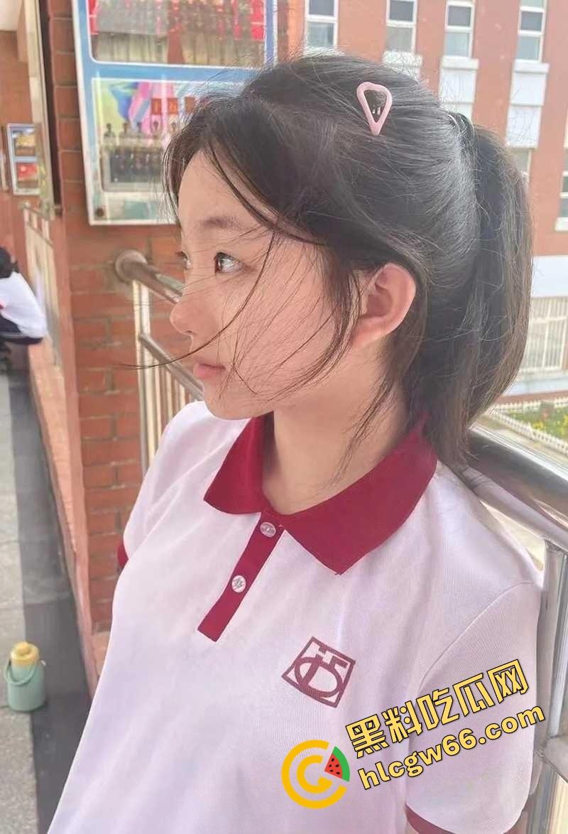 湛江遂溪高中艺术楼惊现野战现场,高三骚妹光腚骑在身上操,门缝偷拍啪啪实录传疯全校!-4