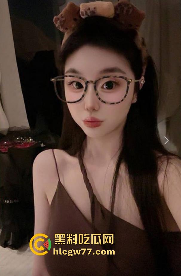 海角社区最火爆偷情现场,发小老婆边接电话边给口交,当面被绿狂野交合的感觉超级刺激!-3