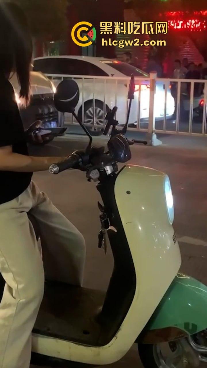 “晕倒前先把微信记录清一下!”潮汕东彩路精神小伙酒后驾摩托车狂飙酿车祸 不顾断腿先拿手机 这是有啥秘密啊?-3