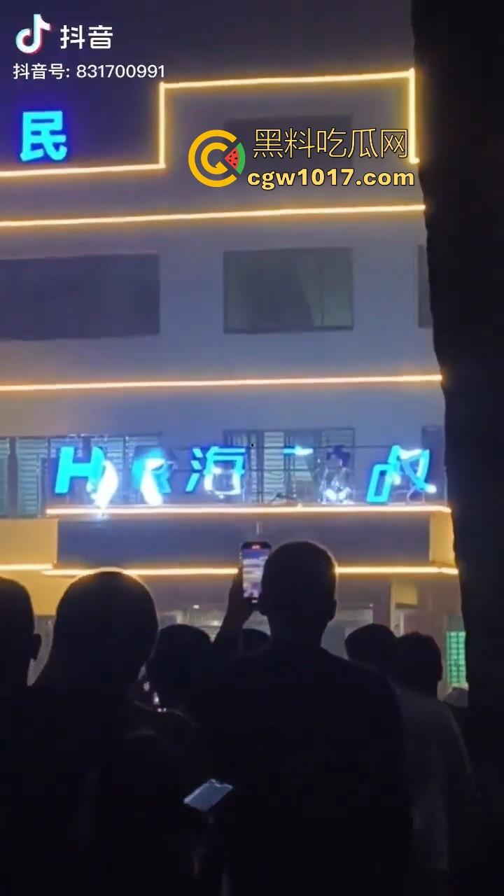 海南琼中爆发大规模群体抗争!因海南天然橡胶产业集团偷砍农民的槟榔田爆发,现场的农民们情绪机动!-5