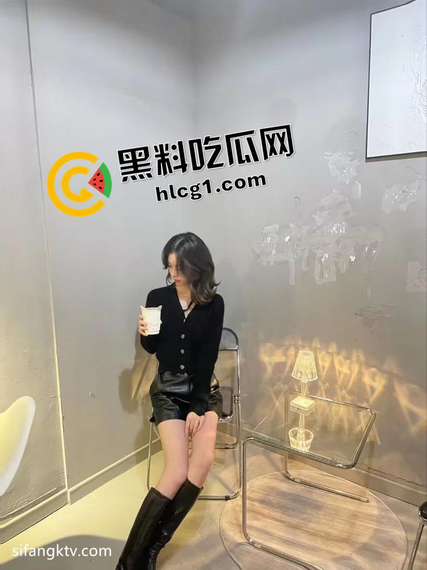 上美高颜值学姐 气质与风骚并存 情人节送花就能打炮 呻吟叫声爽撸 私密偷拍流出-6